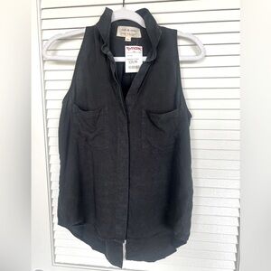 New with tags collared button down sleeveless top